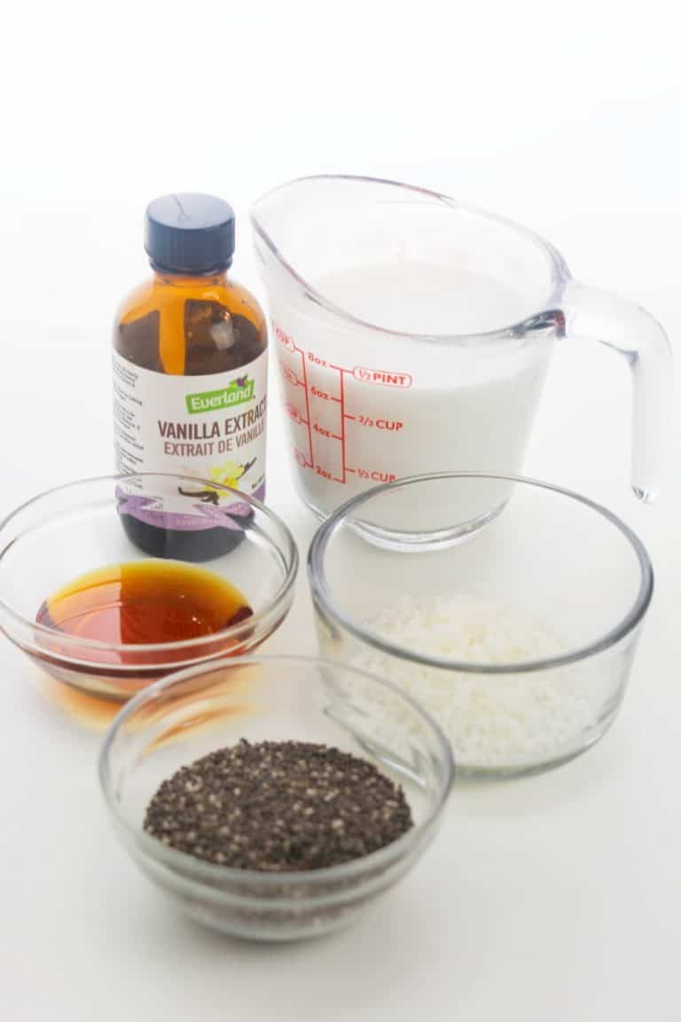 Overnight Chia Pudding With Coconut Milk [4 Ingredients, Vegan]