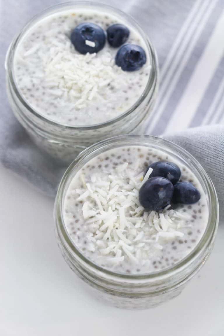 Overnight Chia Pudding With Coconut Milk [4 Ingredients, Vegan]
