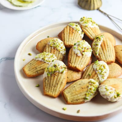 closeup of recette madeleines on plate