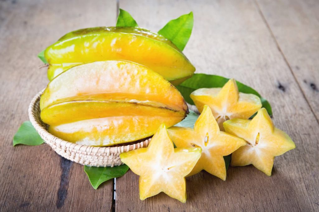 whole ripe star fruit and sliced starfruit pieces