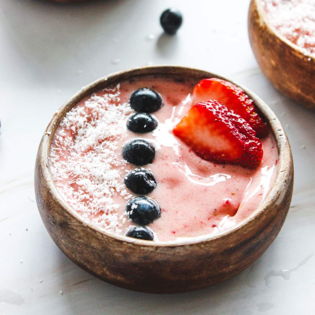 Super Thick Strawberry Banana Smoothie Bowl [Without Yogurt]